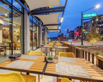 Cambria Hotel Downtown Phoenix Convention Center - Phoenix - Patio