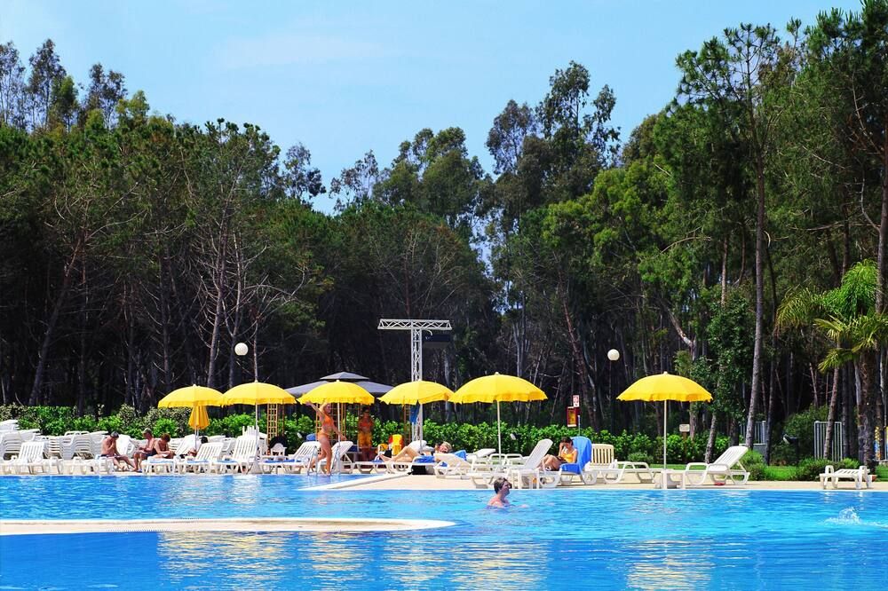 إي آكا إيري بيتزو كالابرو ريزورت