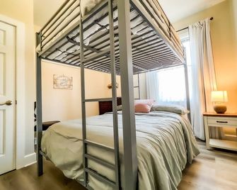 Coastal Retreat - Sandusky - Bedroom