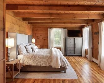 New! 4-Bedroom Retreat With Lake Views & Hot Tub! - Belmont - Bedroom