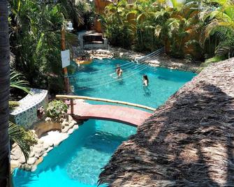 Tower Bridge Hostel - Puerto Escondido - Piscina