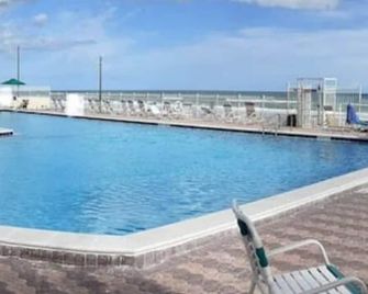 Amazing Studio on Daytona Beach - Daytona Beach - Basen