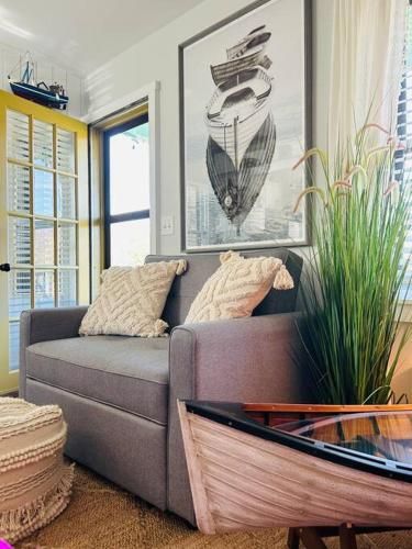 Cozy, unique, historic registered cottage on the Corsica River!