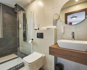 Hotel Crystal - Hajduszoboszlo - Badkamer