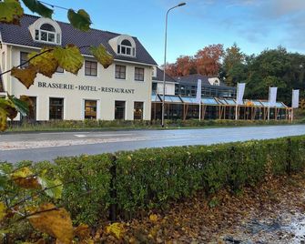 Unwind in Zeist with On-site Pool, Dining, Free Parking, and a Peaceful Ambiance - Zeist - Gebäude