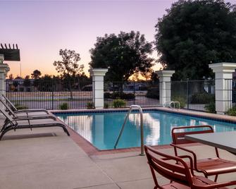 Hampton Inn & Suites Fresno - Fresno - Piscina