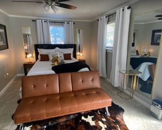 Stunning Cozy Downtown Guesthouse - San Antonio