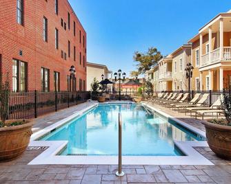 Residence Inn by Marriott Savannah Downtown/Historic Distric - Savannah - Piscina