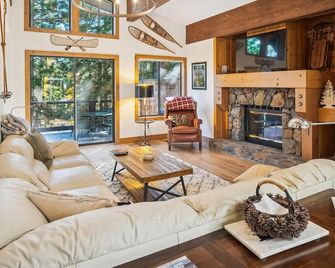 Rocky Ridge Retreat - Tahoe City - Living room
