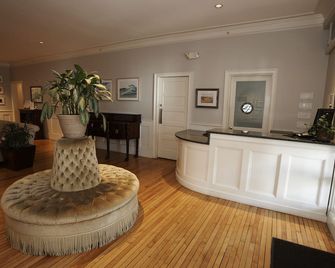 Anchor Inn Beach House - Provincetown - Front desk