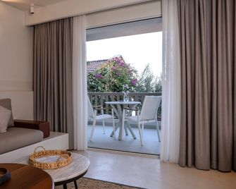 Pilos Suites - Turunç