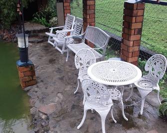 Lakeside Hybrid Villa - Kalutara - Patio