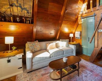 Piney Woods A-Frame on Lake D’Arbonne - Farmerville - Living room
