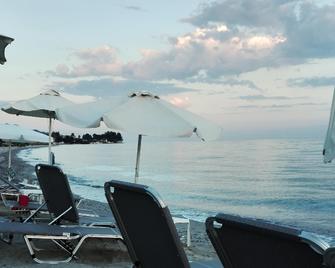 Skion Palace Bungalows Beach Hotel - Nea Skioni - Ingresso