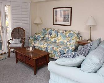 Ocean Block Condo on Maryland Avenue - Rehoboth Beach - Living room
