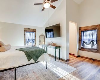 Amish Country Escape: Decatur Family Farmhouse - Decatur