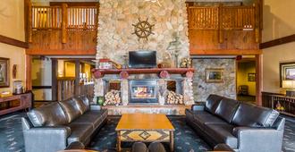Stoney Creek Hotel Quad Cities - Moline - Moline - Living room