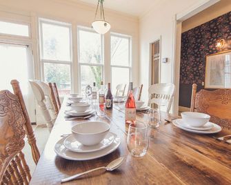 The Historic Dayton Wine House - Dayton - Dining room