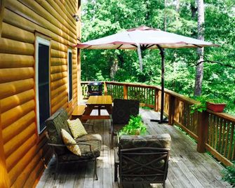 Fall in a Ouachita Mt cabin, close to lake crystal digging, hiking, biking - Mount Ida - Balcony