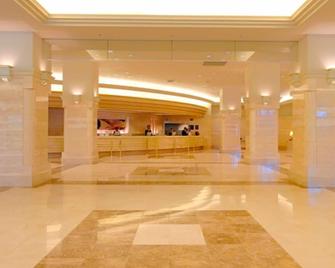 Rusutsu Resort Hotel & Convention - Rusutsu - Lobby
