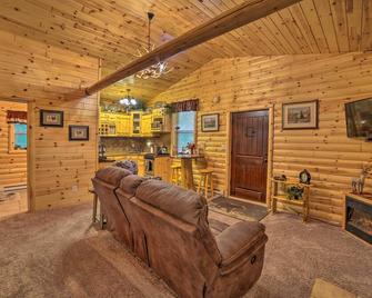 Updated Manistique Log Cabin, Yard and Fire Pit - Manistique - Living room