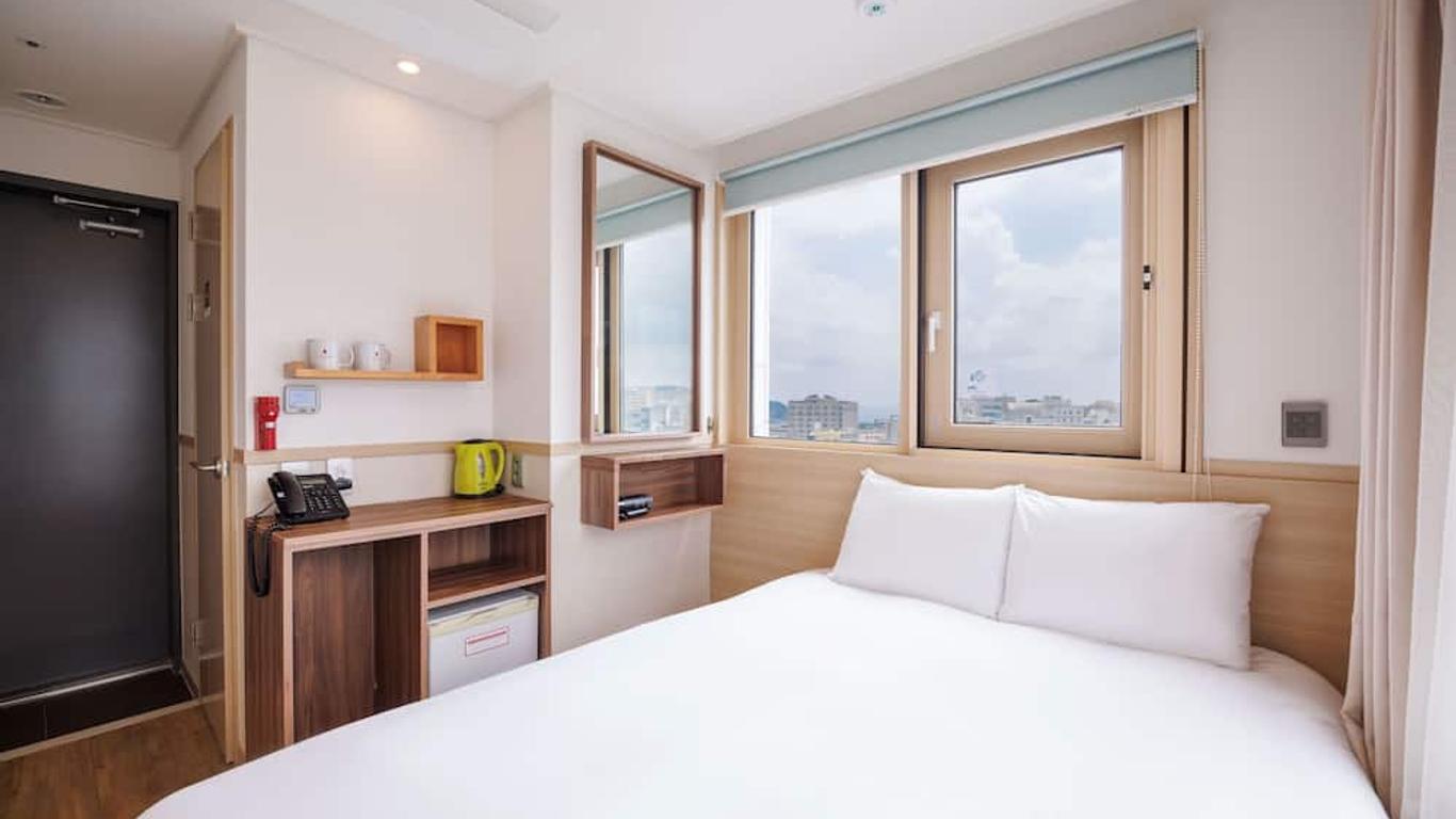Kenny Stay Jeju Seoguipo (Hotel Kenny)