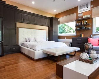 Secret Hideaway: Luxury L.I. Studio W/Priv. Entrn - Huntington Station - Habitación