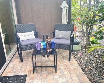 #43 Studio Queen Bed, Sofa Sleeper - Naalehu - Patio