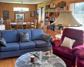 Lovely Home In Hamar With Wifi - Hamar - Living room