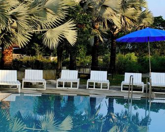 Vang Vieng Romantic Mountain View Resort - Vang Vieng - Pool