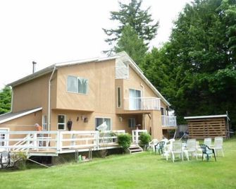 Bright And Airy On The Point - Point Roberts - Building