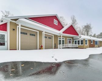 Walk To Lake Huron Beaches Home With Fir - Rogers City - Edificio