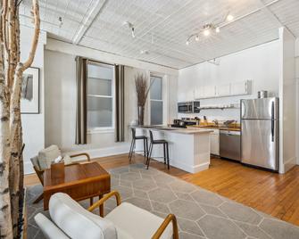 The Haus On Mirror Lake - Lake Placid - Kitchen
