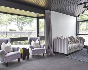 Hotel Carlton Mill - Christchurch - Living room