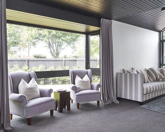 Hotel Carlton Mill - Christchurch - Living room