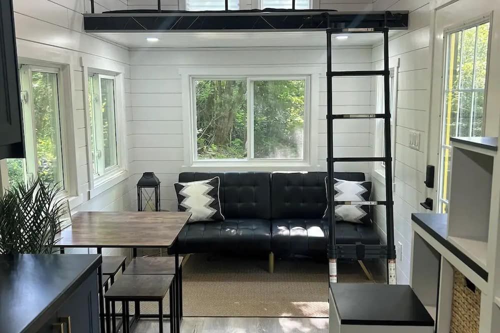 All Season Tiny Home in Forest with Sauna, Hot Tub & Wifi - Simcoe