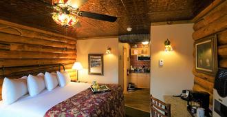 Pike's Waterfront Lodge - Fairbanks - Bedroom