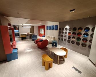 Fangli International Apartment (Shunde Overseas Chinese City Happy Coast Branch) - Foshan - Lounge