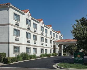 La Quinta Inn & Suites by Wyndham Davis - Davis - Bygning