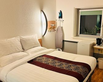 Cambridge Hotel Bradford Central - Bradford - Bedroom