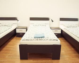 Hostel Folks - Bratislava - Bedroom