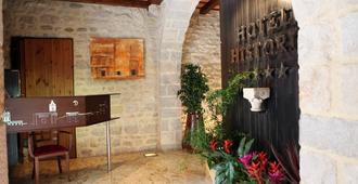 Apartments Historic - Girona - Vastaanotto