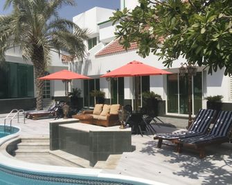 Al Khalidiah Resort - Sharjah - Building