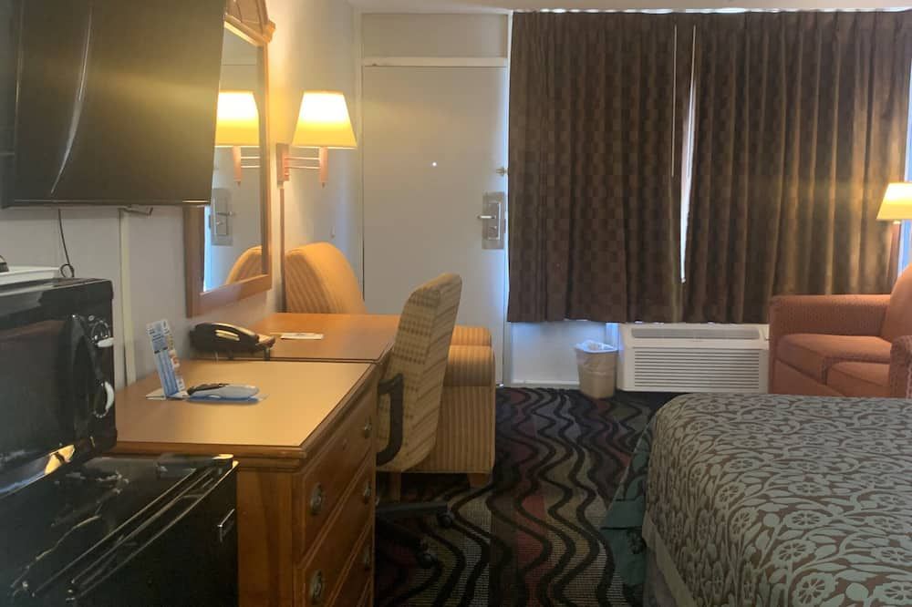 Other view of Days Inn by Wyndham Fort Myers