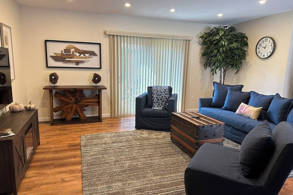 Saugerties Waterfront Getaway - ساوجرتيس - غرفة معيشة