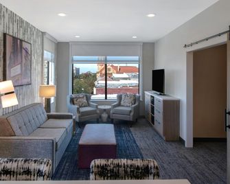 Home2 Suites by Hilton Anderson Downtown - Anderson - Obývací pokoj