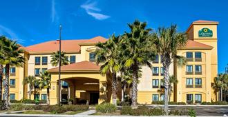 La Quinta Inn & Suites by Wyndham PCB Pier Park area - Panama City Beach - Building