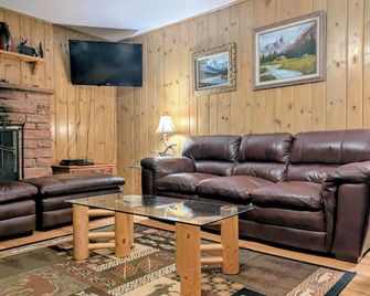 Cascade Mountain Retreat, Hill/Mountain Views, Great Location Near Pikes Peak - Colorado Springs - Living room