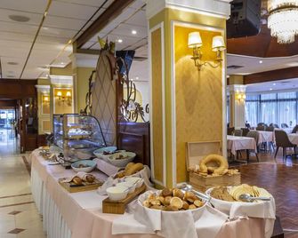 Odysseia Hotel Kapetanios - לימסול - בופה