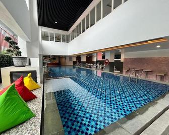 Hotel Elizabeth Ambon - Ambon - Piscina